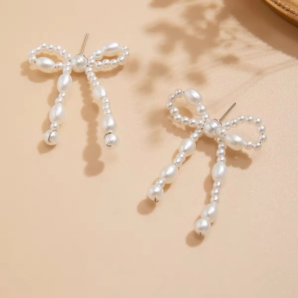 Pearl Bow Earrings - Picture 4 of 4